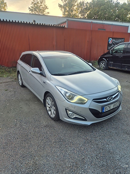 Hyundai i40 2 of 5