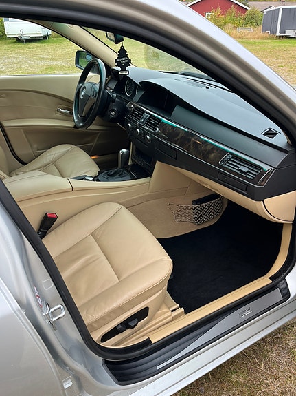 BMW 545i 10 of 13