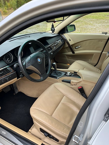 BMW 545i 8 of 13