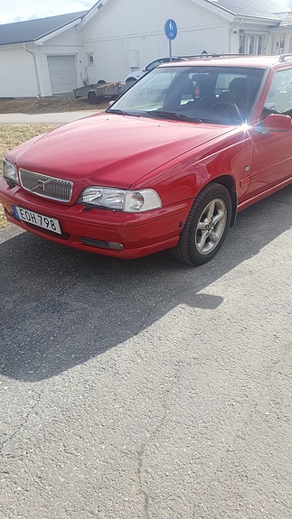 Volvo V70 2 of 2