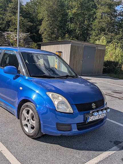 Suzuki Swift 2 of 7