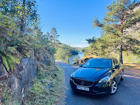 Volvo V40 2 of 7