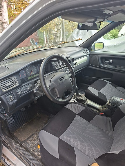 Volvo V70 2 of 3