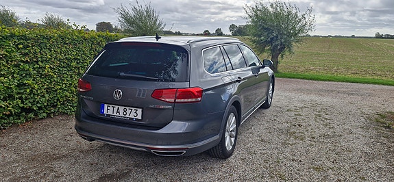 Volkswagen Passat Alltrack 3 of 8