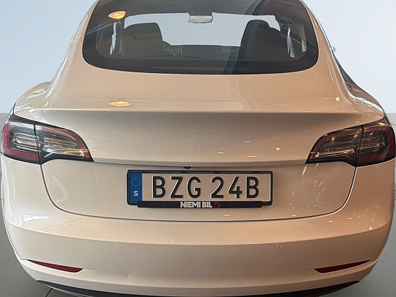Tesla Model 3 11 of 17