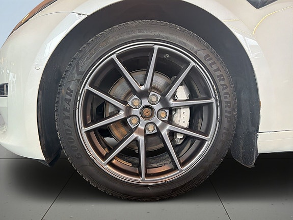 Tesla Model 3 13 of 17