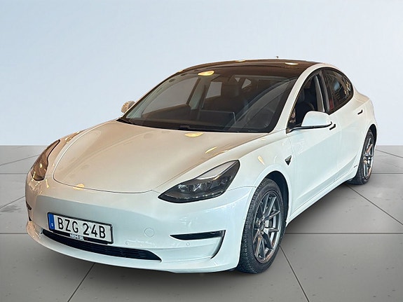 Tesla Model 3 15 of 17