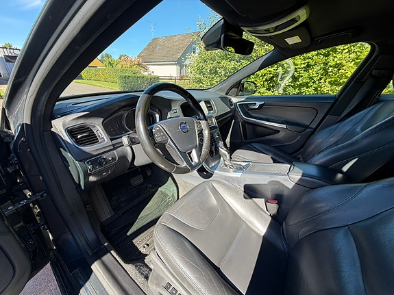 Volvo V60 Cross Country 4 of 6