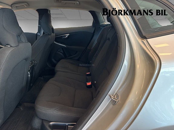 Volvo V40 9 of 14