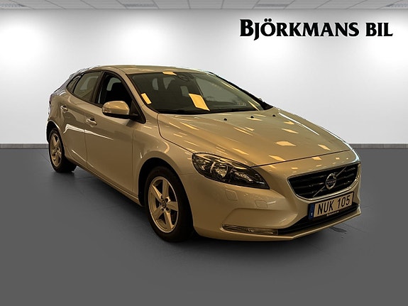 Volvo V40 3 of 14