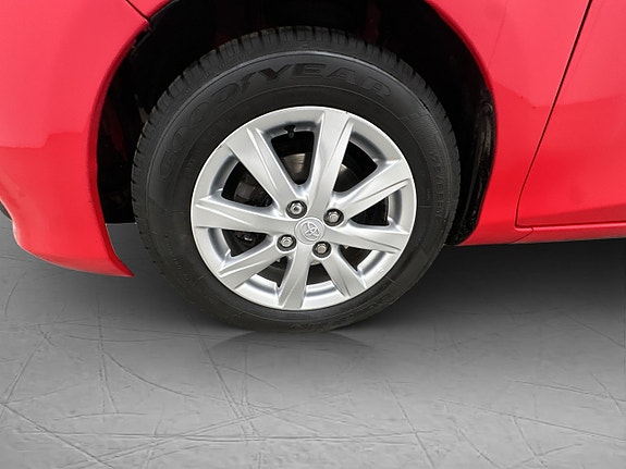 Toyota Yaris 10 of 30