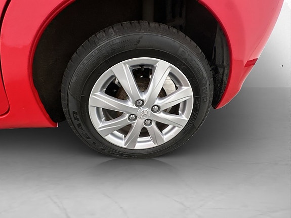 Toyota Yaris 11 of 30