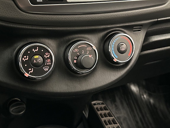 Toyota Yaris 25 of 30