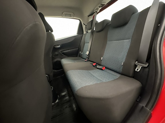 Toyota Yaris 17 of 30