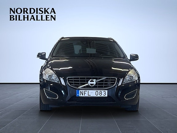 Volvo V60 2 of 15