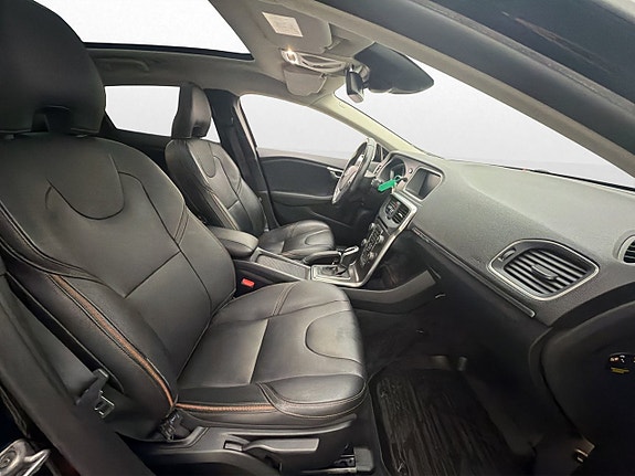 Volvo V40 Cross Country 14 of 30