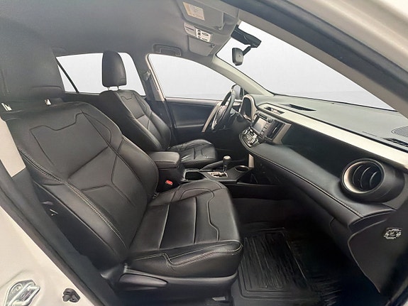 Toyota RAV4 14 of 30