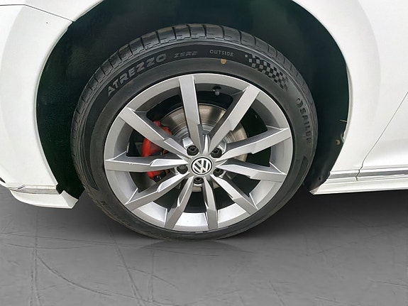 Volkswagen Passat 30 of 30