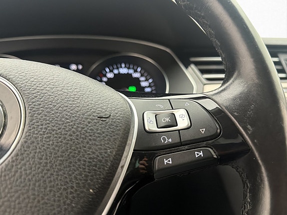 Volkswagen Passat 18 of 30