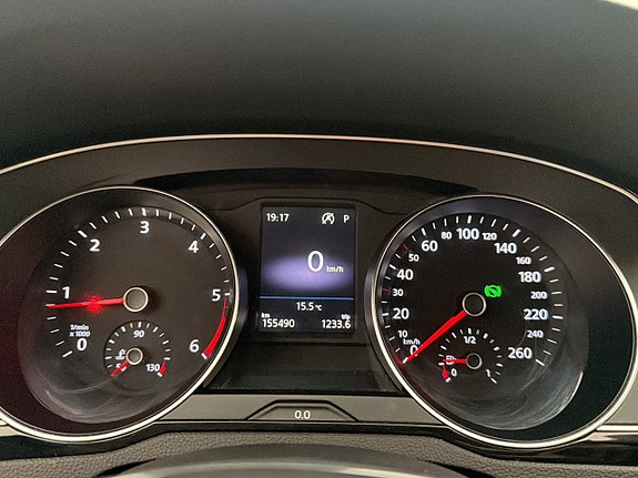 Volkswagen Passat 17 of 30