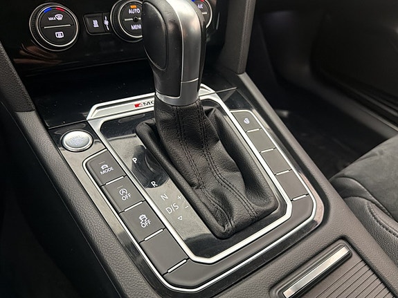 Volkswagen Passat 23 of 30