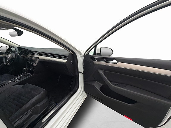 Volkswagen Passat 25 of 30