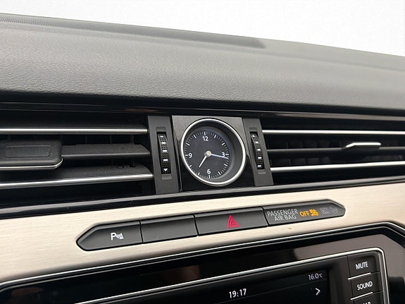 Volkswagen Passat 19 of 30