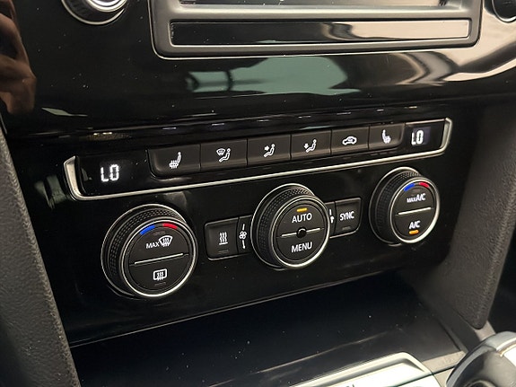 Volkswagen Passat 22 of 30