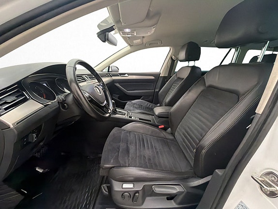 Volkswagen Passat 12 of 30
