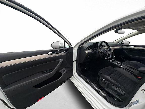 Volkswagen Passat 11 of 30
