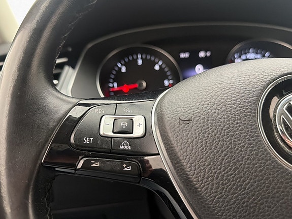 Volkswagen Passat 16 of 30