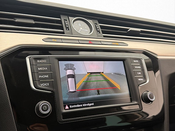 Volkswagen Passat 20 of 30