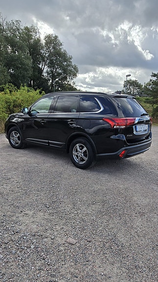 Mitsubishi Outlander 2 of 9
