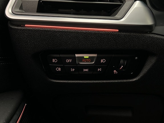 BMW 320i 14 of 30
