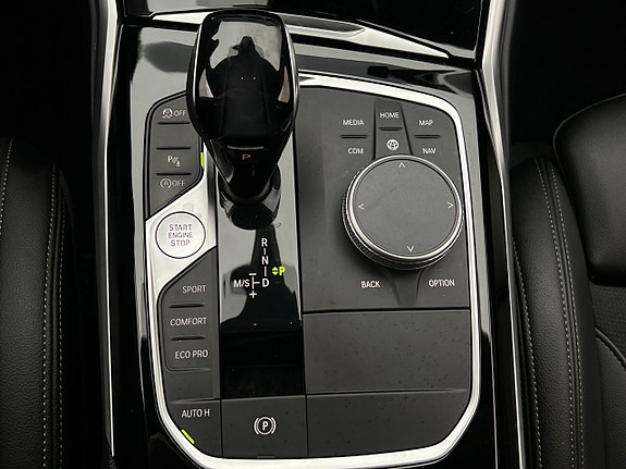 BMW 320i 28 of 30