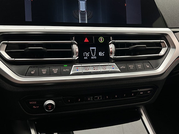 BMW 320i 27 of 30