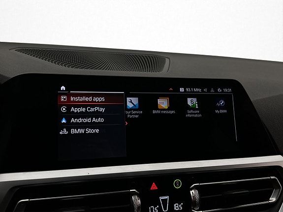 BMW 320i 25 of 30