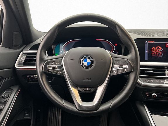BMW 320i 19 of 30