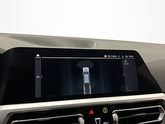 BMW 320i 26 of 30