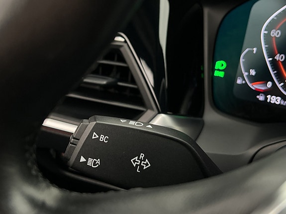 BMW 320i 15 of 30