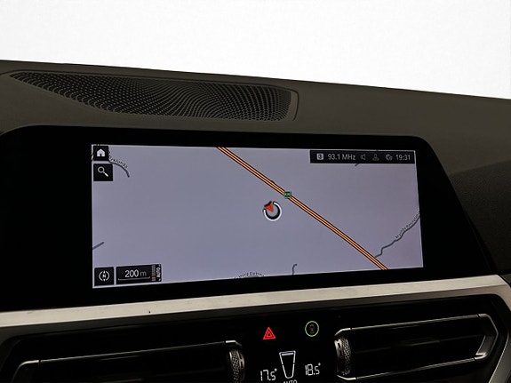 BMW 320i 24 of 30