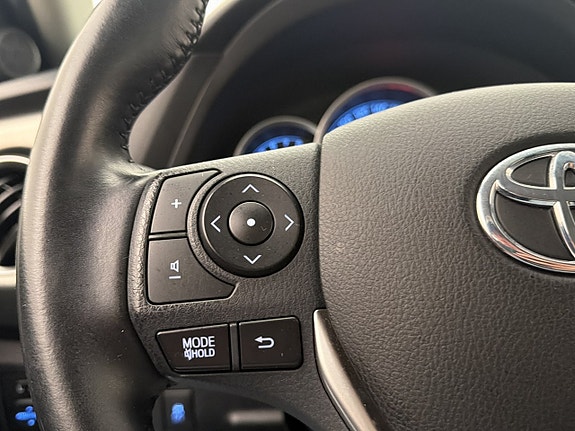 Toyota Auris 28 of 30