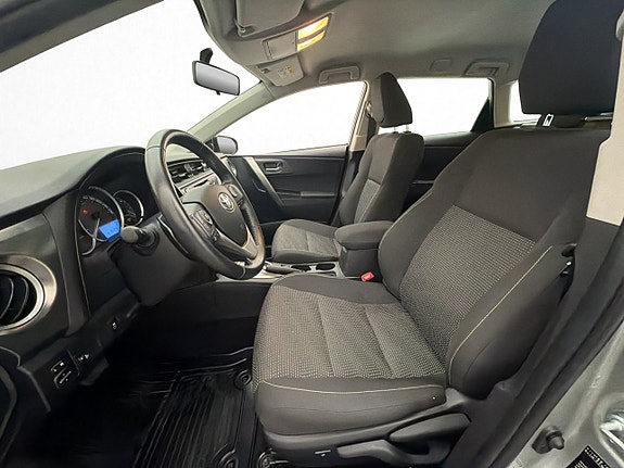 Toyota Auris 21 of 30