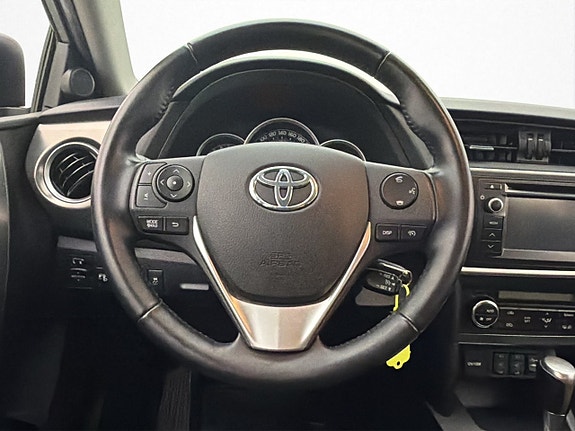 Toyota Auris 12 of 30