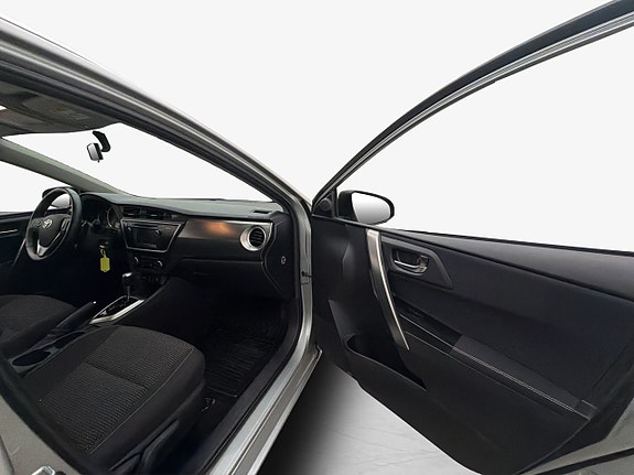 Toyota Auris 14 of 30