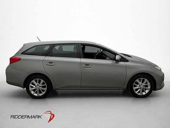 Toyota Auris 9 of 30