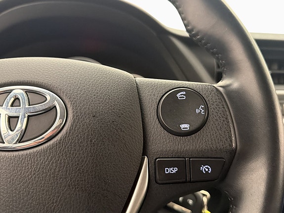 Toyota Auris 27 of 30