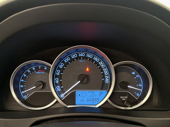 Toyota Auris 22 of 30