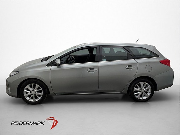 Toyota Auris 5 of 30