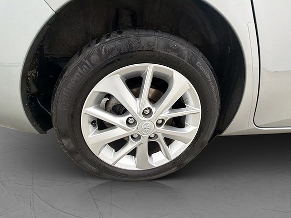 Toyota Auris 18 of 30